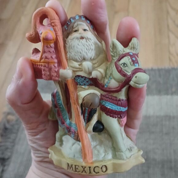 Santa’s of the Nations Hand Painted Porcelain Figurine Mexico 1991 Christmas - Picture 2 of 8